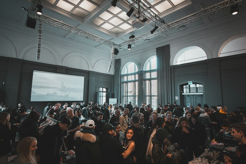 Immersive performance with bright stage lighting