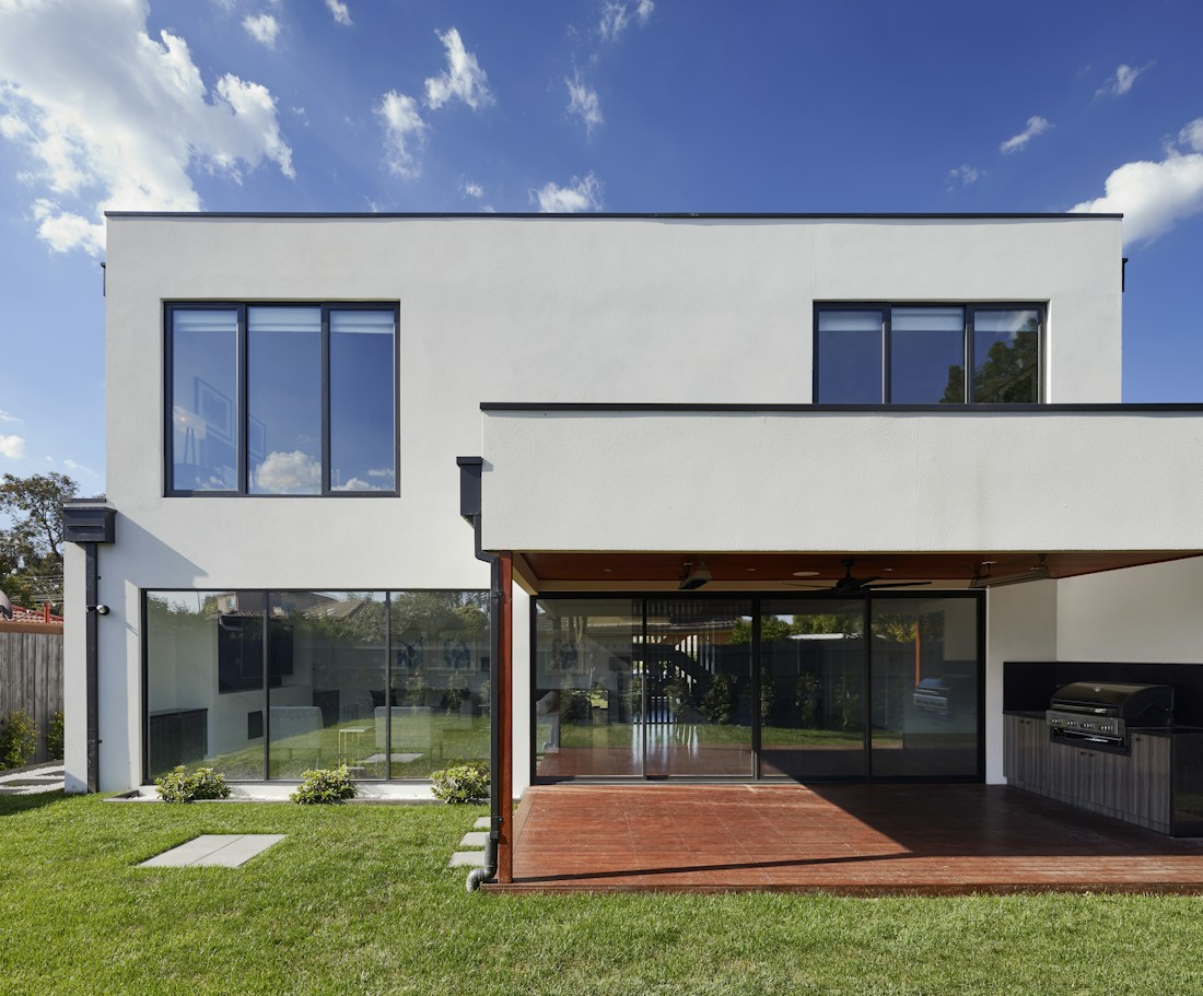 Contemporary house connecting landscaped outdoor spaces with spacious interiors